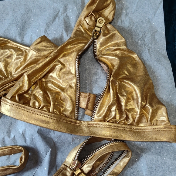 Love Lockdown In Gold - Picture 2 of 11